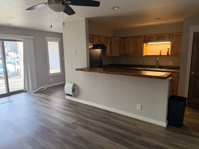 Building Photo - 1210 Avenida Del Sol