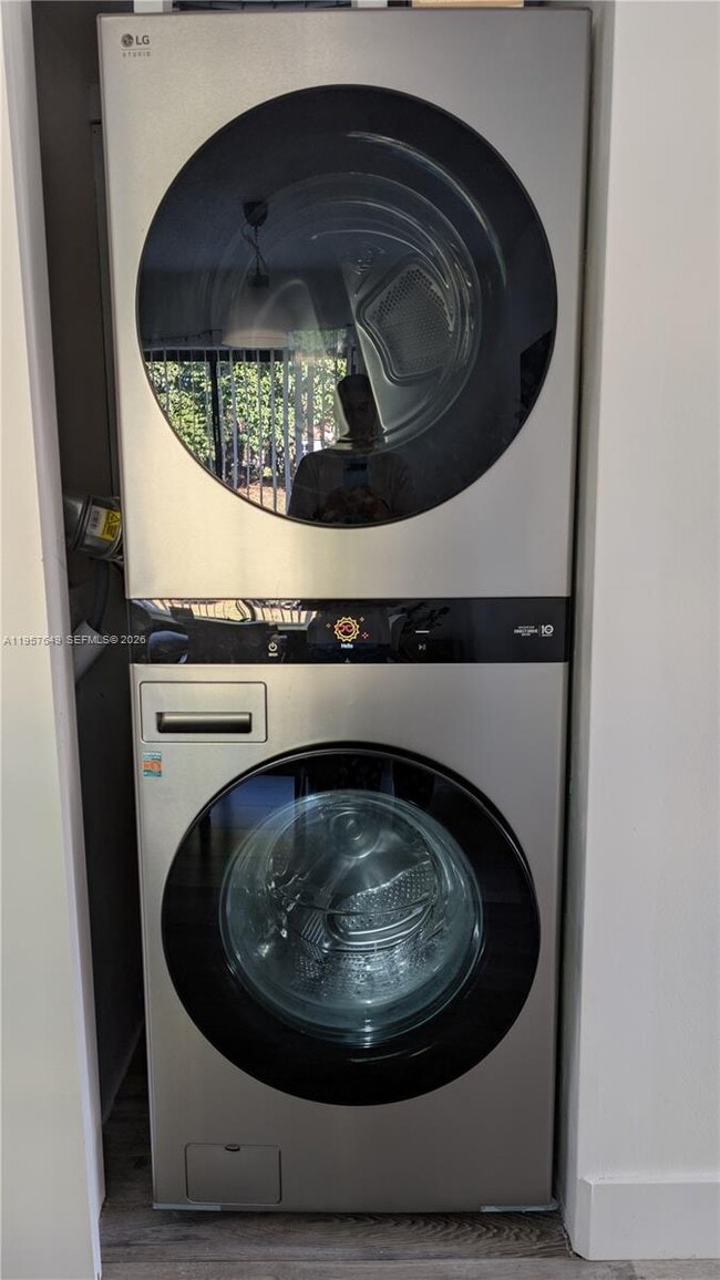 Building Photo - 369 Lakeview Dr