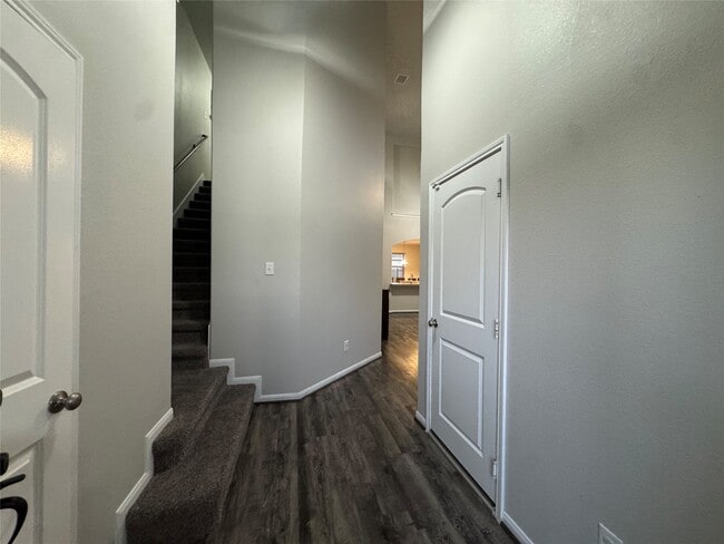 Building Photo - 10435 Moraine Lake Dr