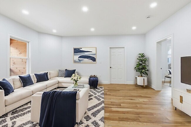 Building Photo - 438 Talbot Ave