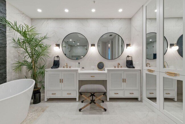 Building Photo - Ultimate Furnished Luxury Rental at the Be...