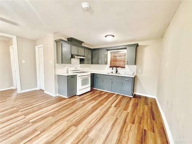 Building Photo - 9 E Schunior St