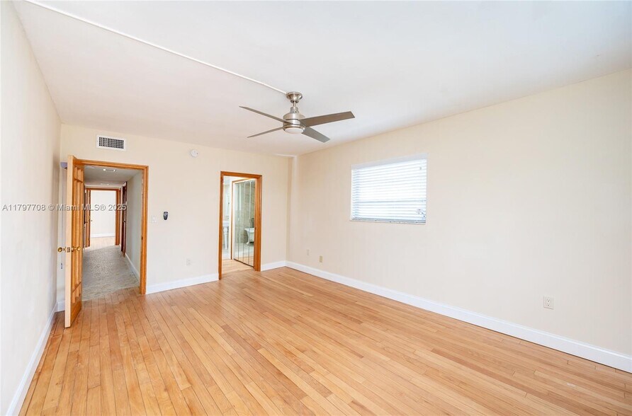 Building Photo - 301 Sunrise Dr