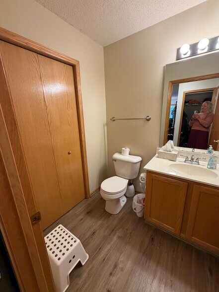 Building Photo - 2336 Oakridge Cir
