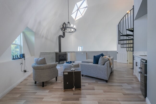 Building Photo - 28205 Meadow Oak Ln