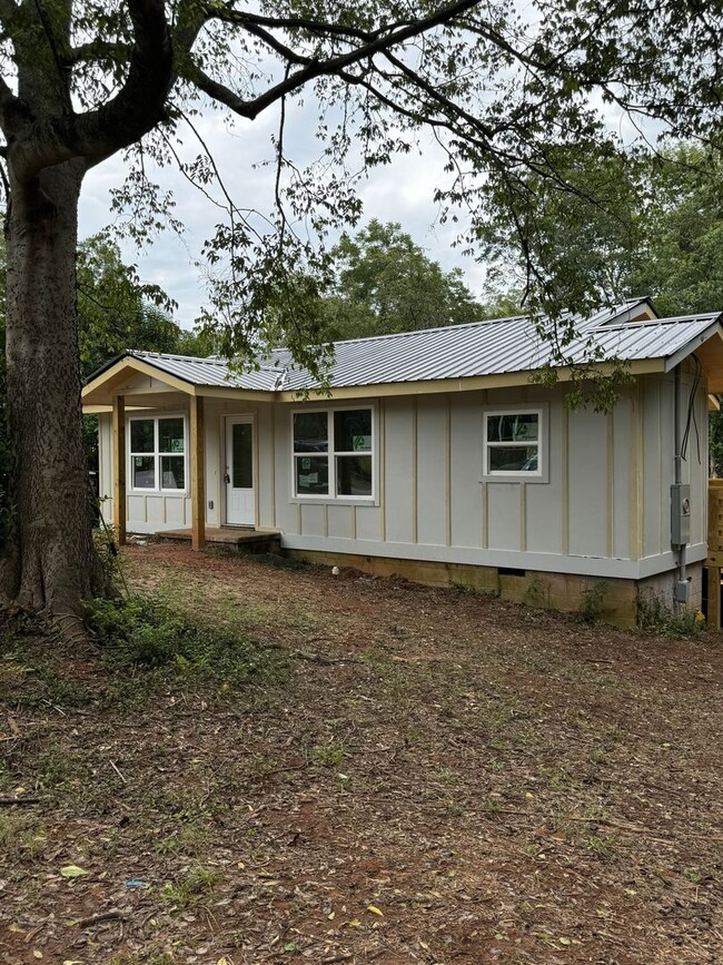 Building Photo - Charming Remodel in Normaltown