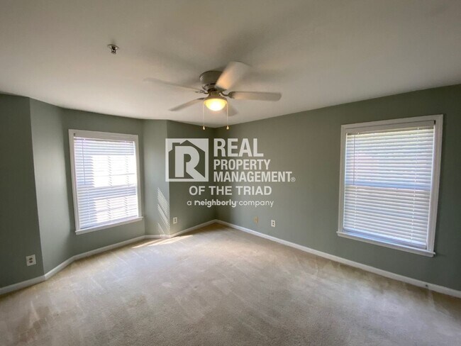 Building Photo - Two Bed / Two Bath Condo near Urban Loop