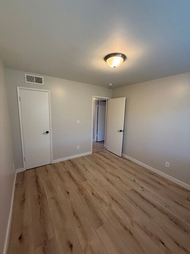 Building Photo - Beautiful 4 Bedroom, 2 Bathroom, Sylmar Home! Ready for Move-In!