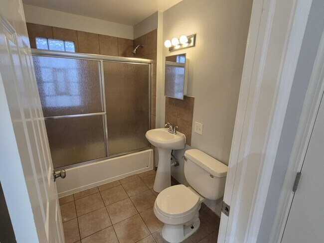 Building Photo - 6840 S Claremont Ave