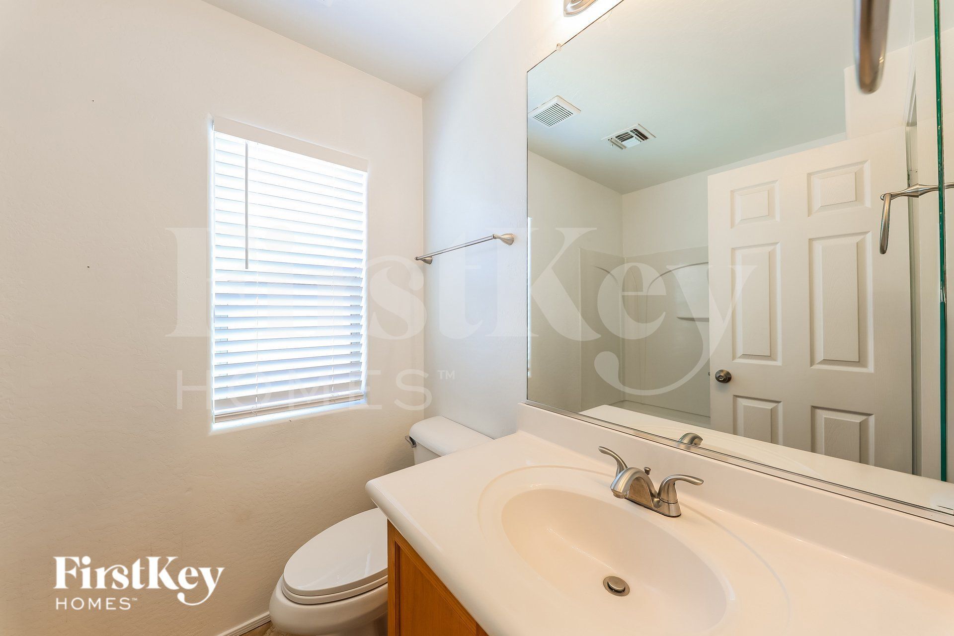 Building Photo - 4680 E Laurel Ave