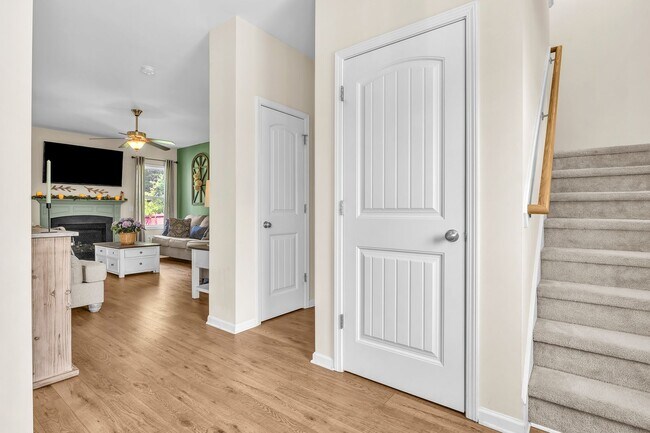 Building Photo - 4 bedroom 2.5 bathroom home close to beaches, shopping, and Marine Corps Bases.