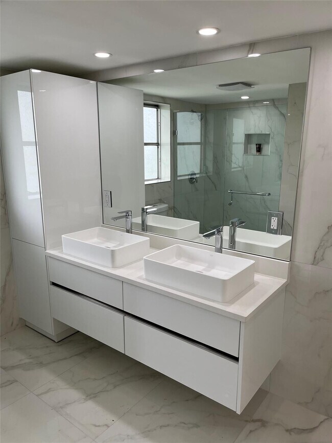 Building Photo - 3150 N Course Ln