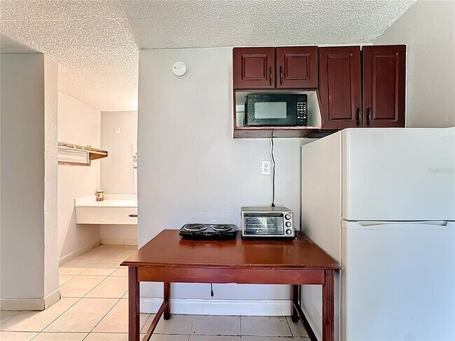 Building Photo - 7900 S Orange Blossom Trail