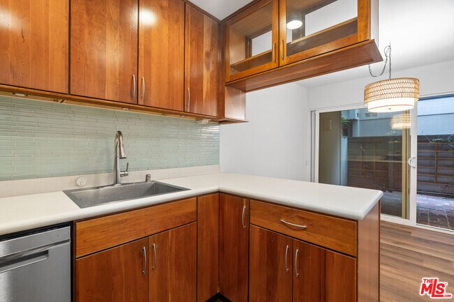 Building Photo - 2508 Arizona Ave