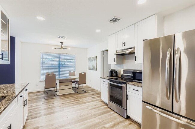 Building Photo - 1202 Hughmont Dr