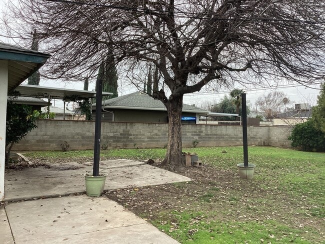 Building Photo - 1534 W Cambridge Ave