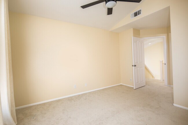 Building Photo - 1 Quebec