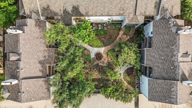 Building Photo - 3105 San Jacinto St