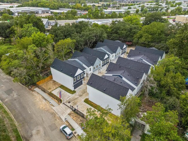 Building Photo - 4028 Northfield Ln