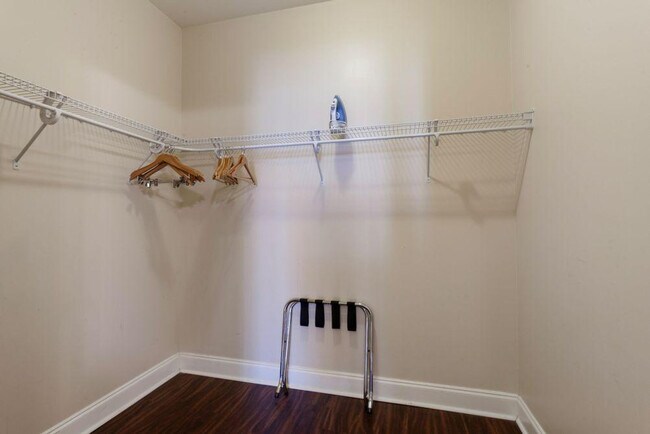 Building Photo - 925 Common St