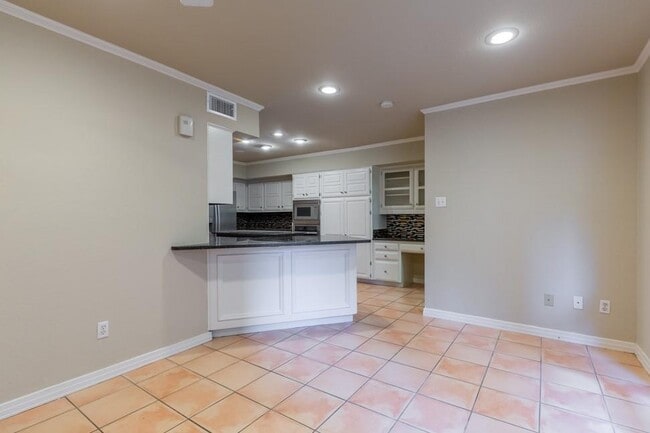 Building Photo - 10907 Legends Ln