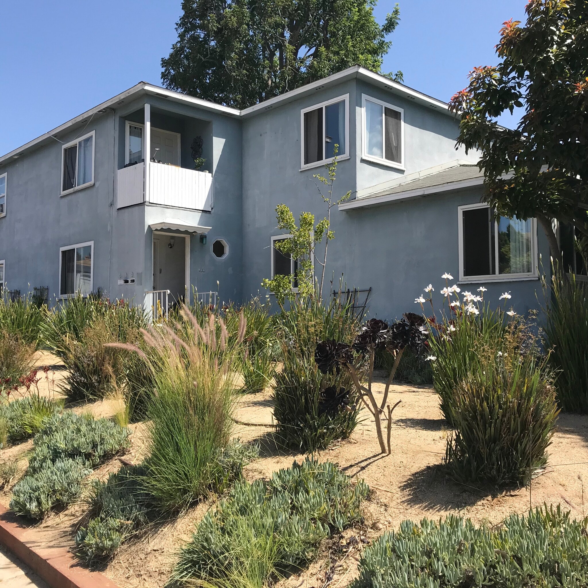 Front of building - 2301 Oak St