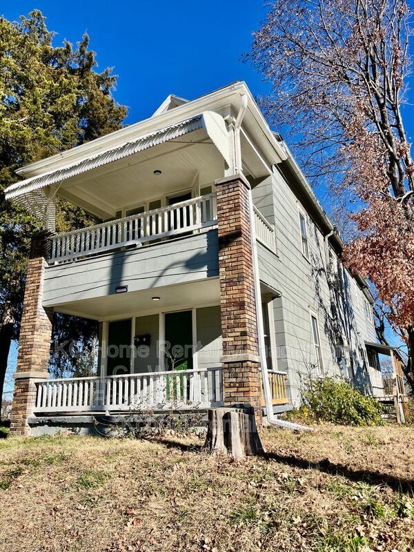 Building Photo - 2947 York St