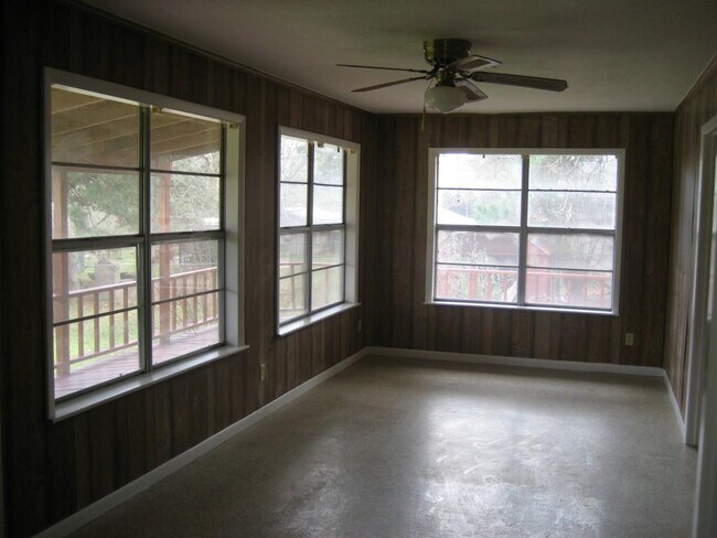 Building Photo - 169 Pine Song