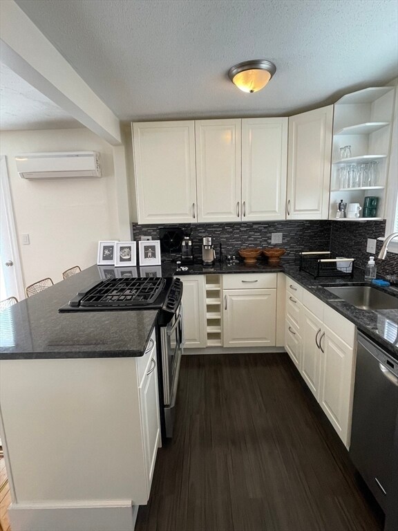 Building Photo - 18 Gould St