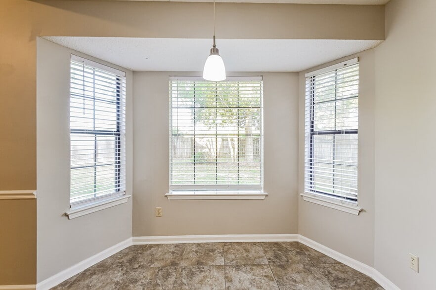 Building Photo - 7117 Goodman Ridge Dr