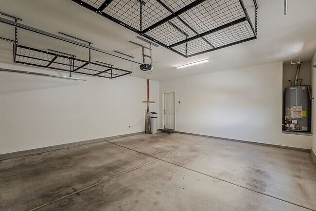 Building Photo - Modern 4 Bed Tucson Rental with Spacious K...