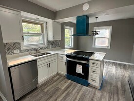 Building Photo - 105 Ridge Ct