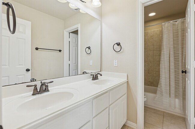 Building Photo - 11 Vershire Cir