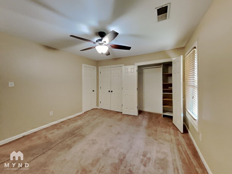 Building Photo - 2634 Bay Pointe Cir W