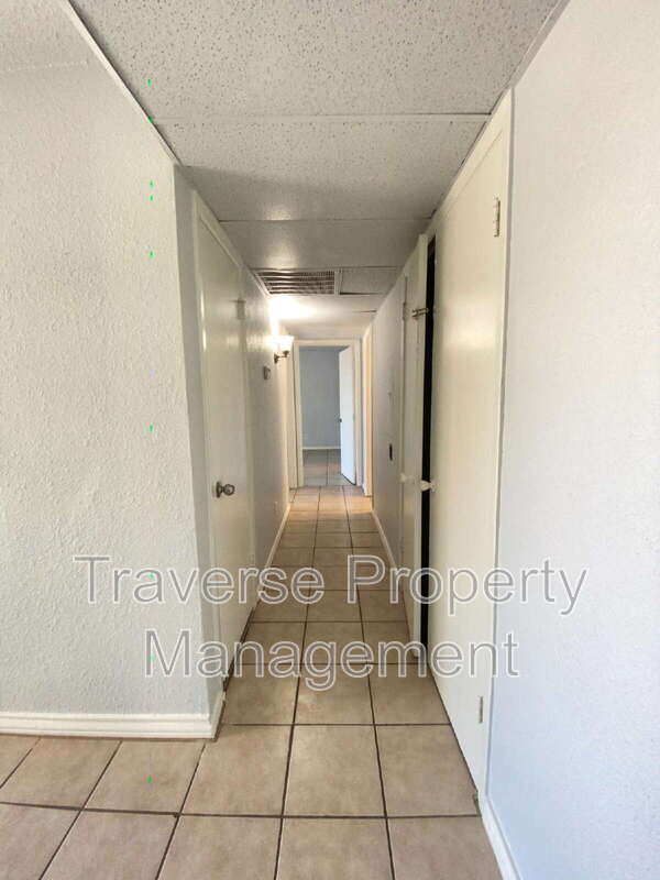 Building Photo - 6812 Trail Lake Dr