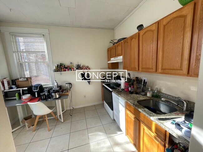 Building Photo - 18 Euston St