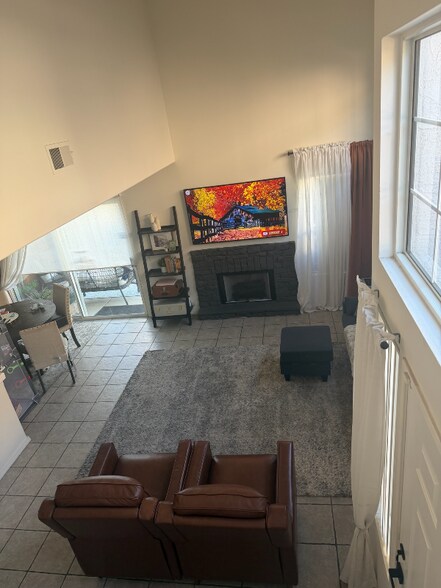 Building Photo - 2406 Maravilla Way