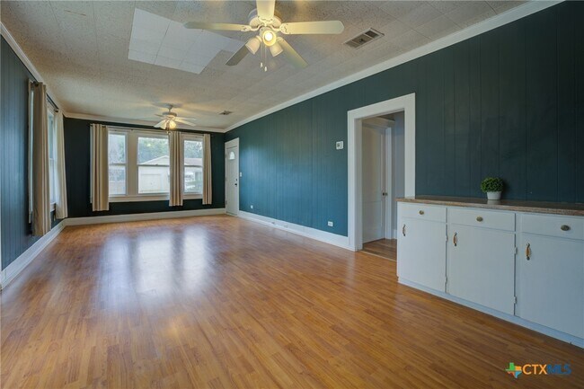 Building Photo - 262 Clemens Ave