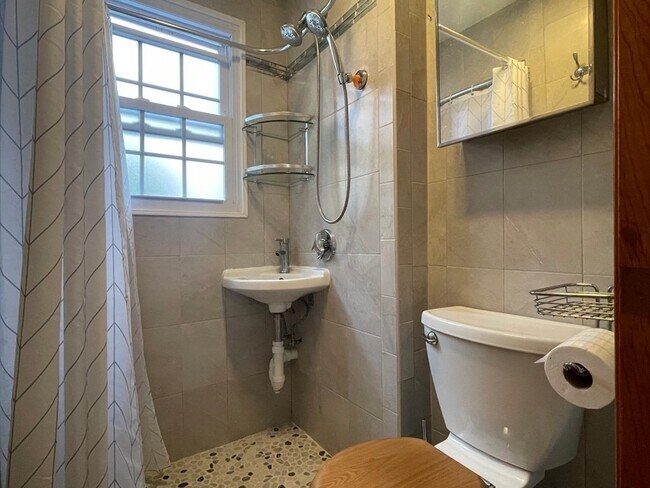 Building Photo - 84 Langley Rd