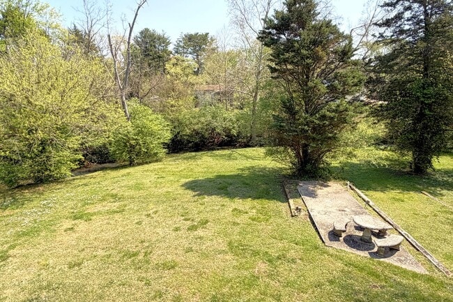 Building Photo - West Knoxville 37921 - Great Location! 3 bedroom 2.5 bath home w/bonus room - Call Adam Sharp (86...