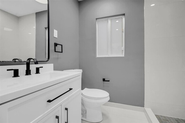 Building Photo - 4112 SW 9th Terrace