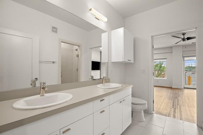 Building Photo - 4361 S Congress Ave