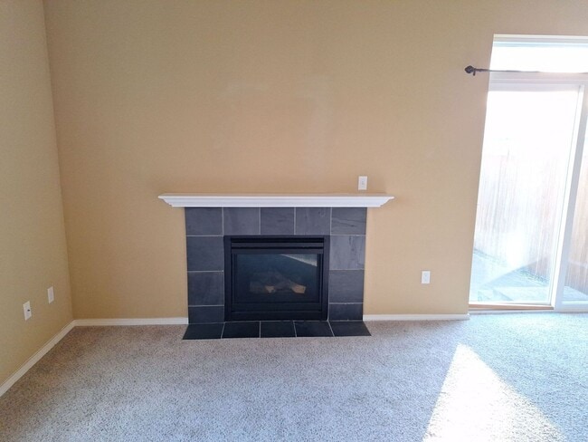 Building Photo - Central Valley Area - 2 Story Home (3Bed, 2.5 Bath)