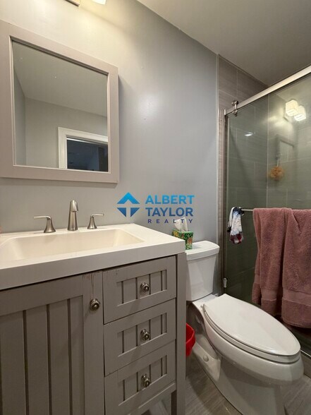 Bathroom #3 - 29 Darling St