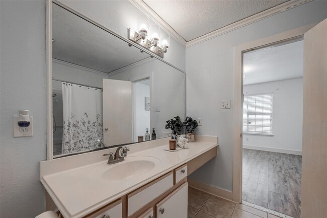 Building Photo - 9511 Farrell Dr