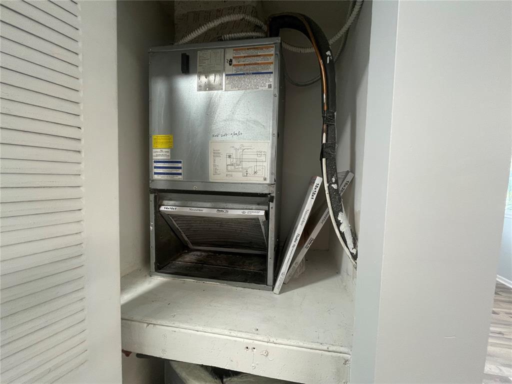 Building Photo - 6020 W Sample Rd