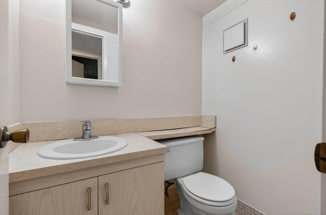 Building Photo - 2015 Cornwall A