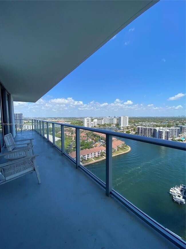 Building Photo - 4010 S Ocean Dr