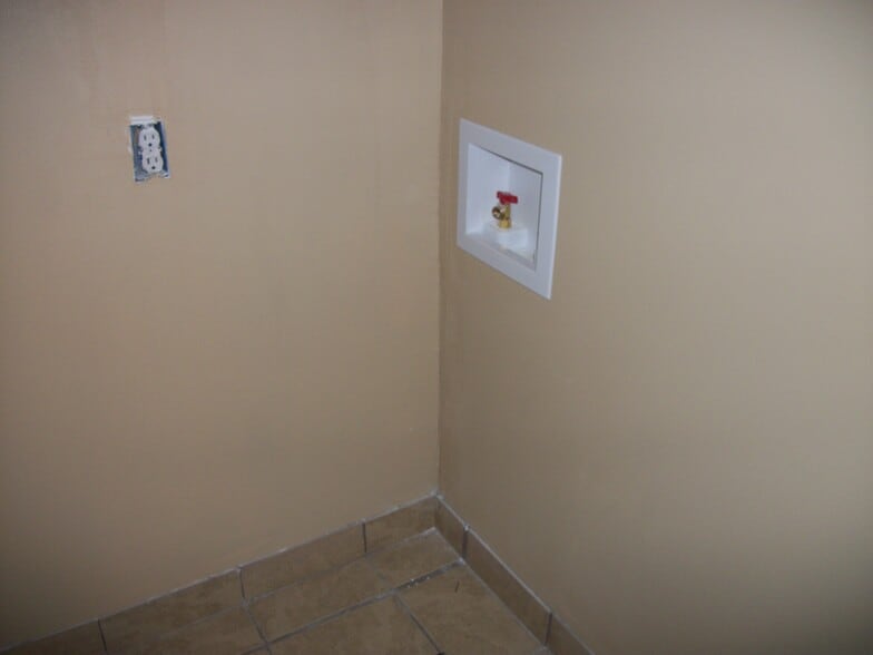 Building Photo - 2051 Martin Luther King Dr Lumberton, NC 28358