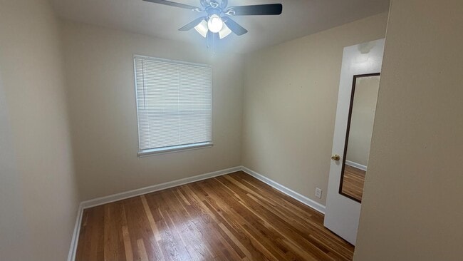 Building Photo - 1410 Akron Dr